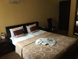 Отель Danisimo Hotel Тбилиси Стандартный двухместный номер с 1 кроватью или 2 отдельными кроватями-8